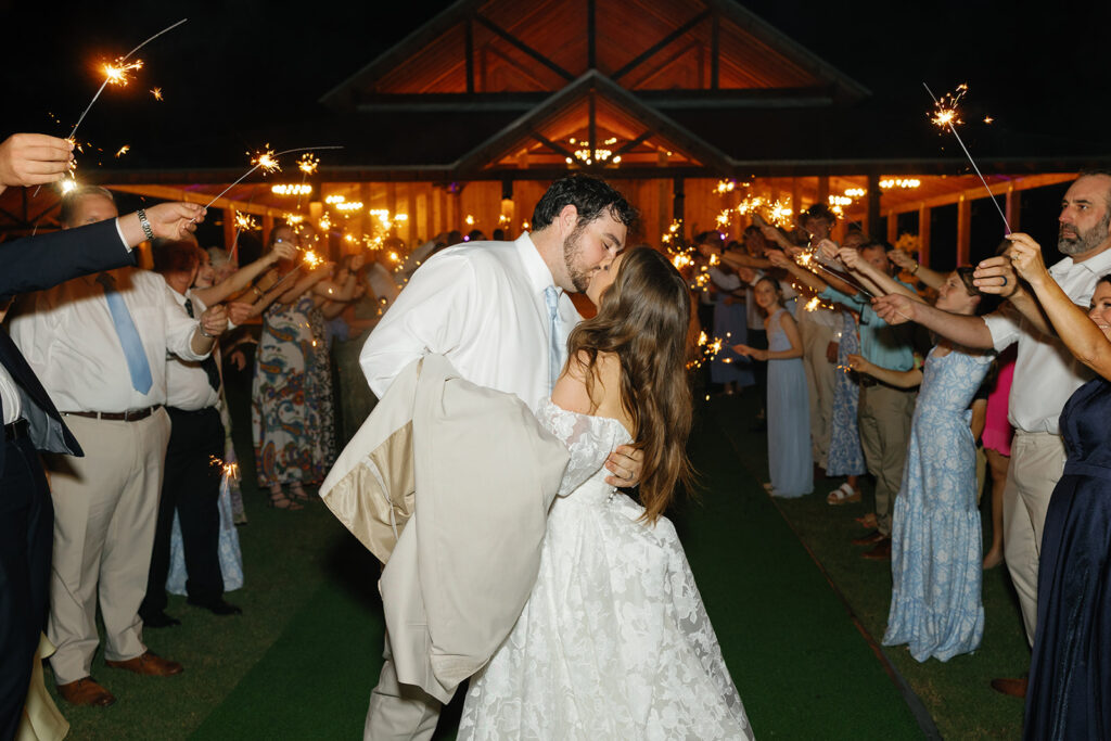 Amelia-and-Daniel-Sneak-Peeks-61_websize